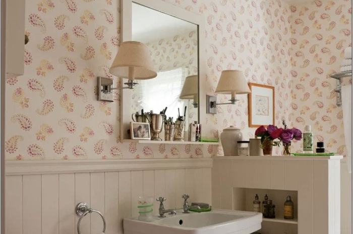 Desain kamar mandi aesthetic gaya shabby chic dijamin bikin istri rajin posting di medsos. Intip yuk 5 foto kerennya. 