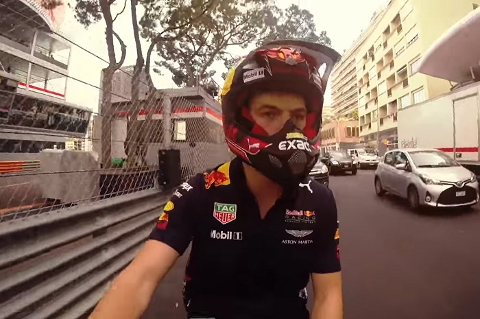 Max Verstappen juara dunia F1 2022, ternyata punya motor custom Harley-Davidson.