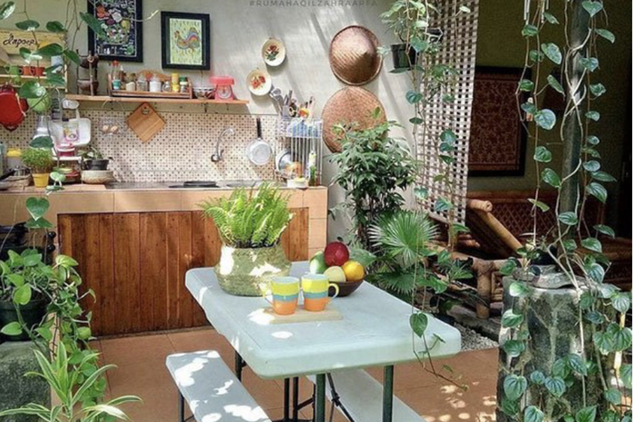 Desain dapur terbuka minimalis anti sumpek ini menjadi rahasia mertua sampai ikut betah memasak. Lihat 7 foto rekomendasinya.