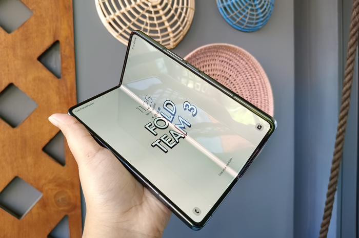 Samsung Galaxy Z Fold4 kedapatan update Android 12L.