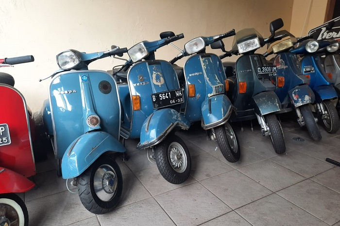 Cek harga Vespa 2-tak yang dijual di Berkah Scooter.