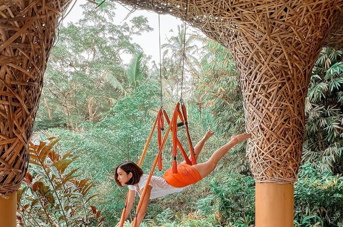 Inilah 3 foto aesthetic Gisel saat melakukan gerakan yoga di Bali. Netizen malah ikut menyenggol Nobu. 