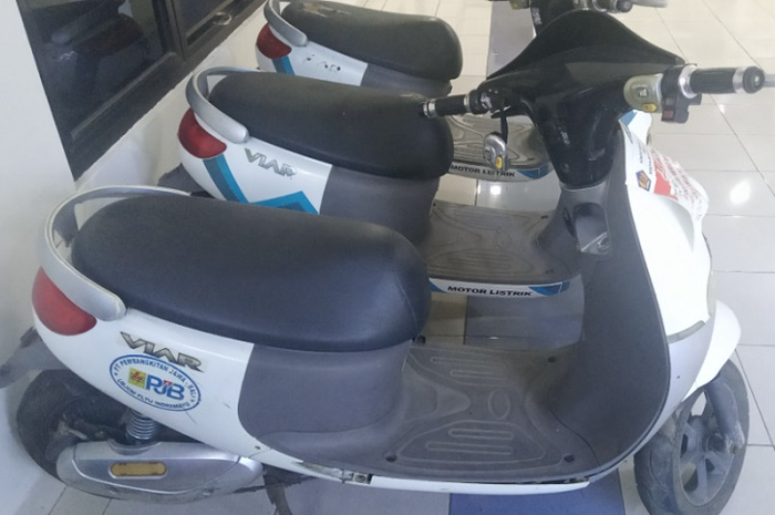 KPKNL Cirebon akan melelang tiga unit motor listrik Viar Q1 Rp 7.372.000, lelang akan dilaksanakan Kamis (20/10/2022).