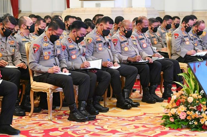 Gaji dan tunjangan anggota Kepolisian Republik Indonesia (Polri).
