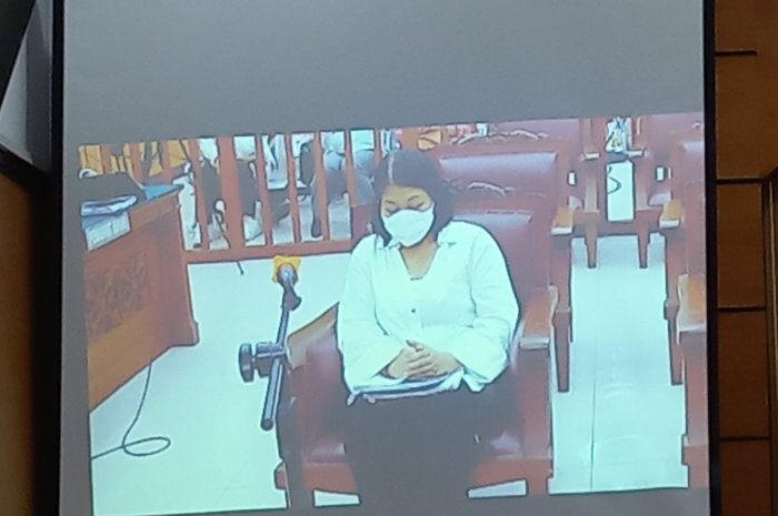 Putri Candrawathi saat menjalani sidang perdana kasus Ferdy Sambo di Pengadilan Negeri Jakarta Selatan, Senin (17/10/2022) malam. 