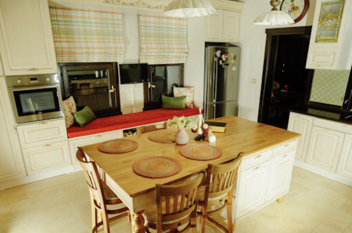 11 cara cerdas ini bikin desain ruang tamu menyatu dengan dapur minimalis jadi sorotan. Intip foto inspirasinya. 