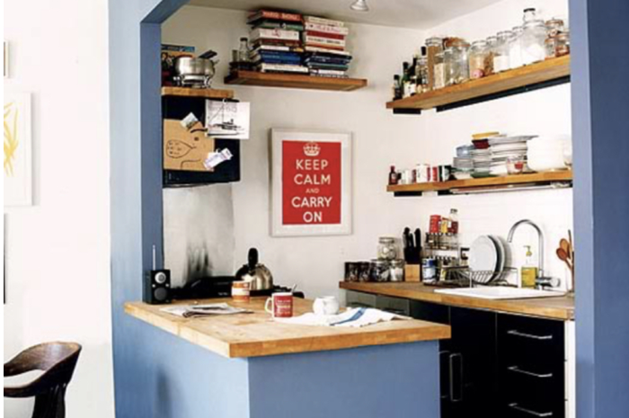 Usai melihat 8 foto desain kitchen set mini bar yang tampak cantik buat dapur mungil, istri merajuk minta agar bisa dipasang di rumah. 
