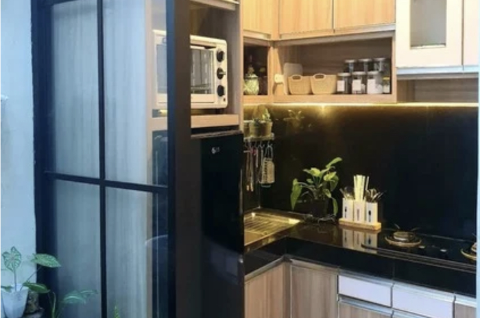 Desain dapur minimalis modern ternyata teap tampak mewah di rumah mungil. Biayanya juga murah. Intip 9 foto hasol aplikasinya. 