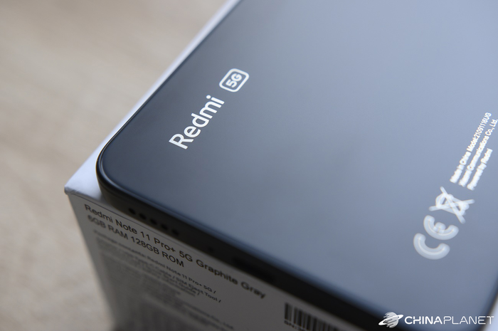 Ilustrasi logo Redmi di Redmi Note 11 Pro+