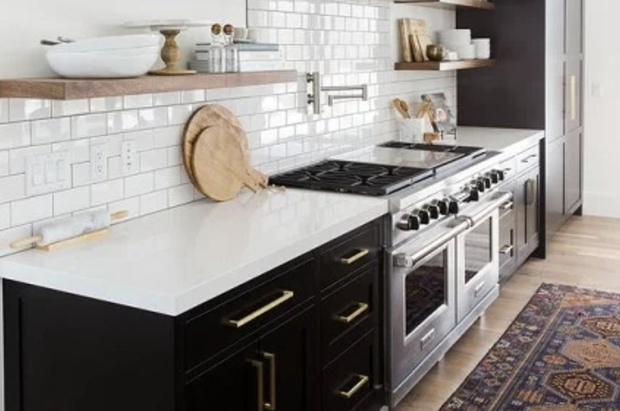 Desain dapur mungil berpadu anggun di lahan sempit rumah minimalis bikin mata Ibu-ibu arisan nyaris tak berkedip. Ini 7 foto hasil aplikasinya.