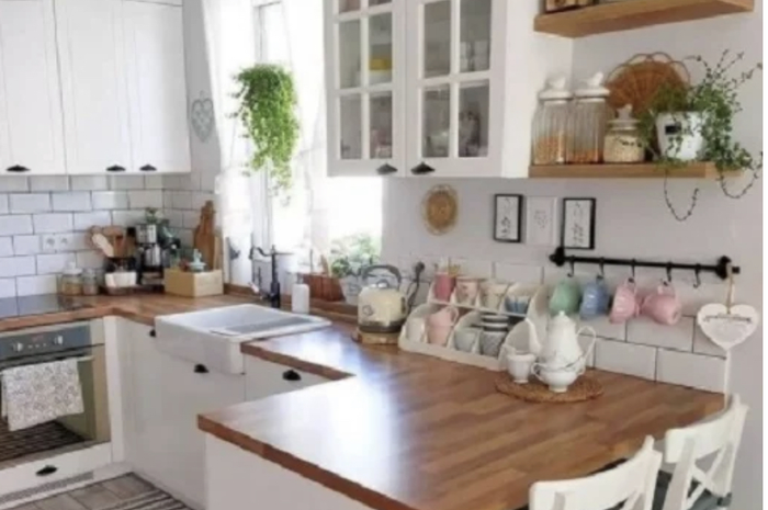 Desain dapur luas minimalis ini bukan sekadar menawarkan kenyamanan. Ujungnya, curi perhatian Ibu-ibu arisan. Tengok 7 foto aestheticnya.