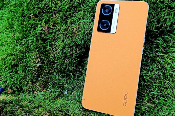 Ilustrasi harga HP second OPPO A77s dengan desain keren dan warna Sunset Orange