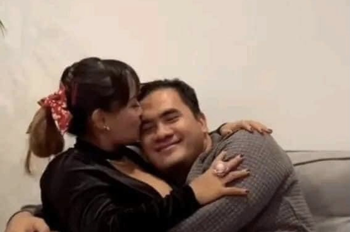 Saipul Jamil dihujat habis-habisan gegara pamer adegan intim bareng selebgram Lina Mukherjee di atas ranjang. Rajin salat tapi kumpul kebo.