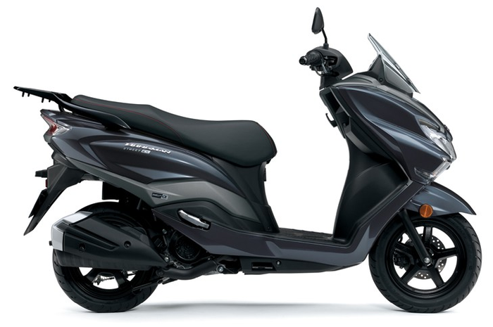 Tampilan motor Suzuki Burgman Street 125 EX dengan roda kecil meluncur di Intermot Jerman