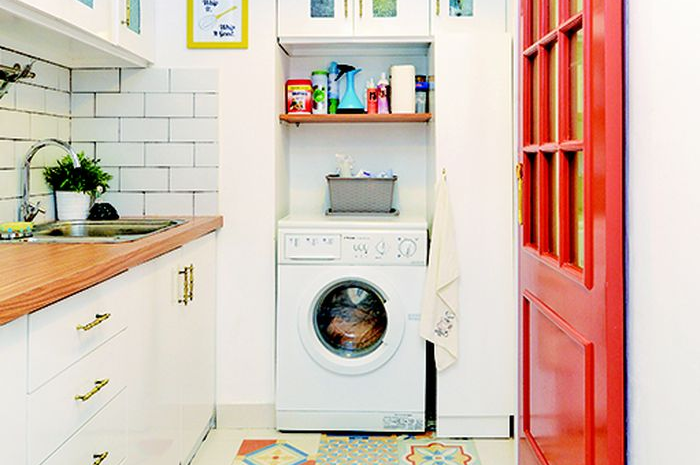 Desain dapur minimalis modern tidak hanya membuat pemiliknya nyaman saat masak di dalamnya, tapi juga berlama-lama di sana.