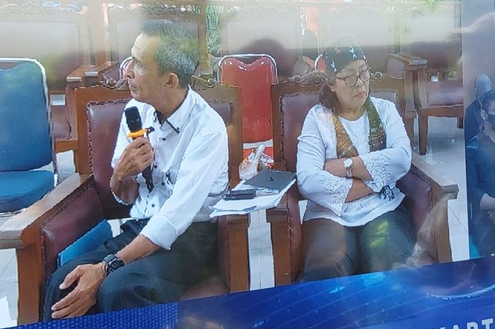 Orangtua Brigadir J, Samuel Hutabarat dan Rosti Simanjuntak di Pengadilan Negeri Jakarta Selatan, Selasa (1/11/2022). 