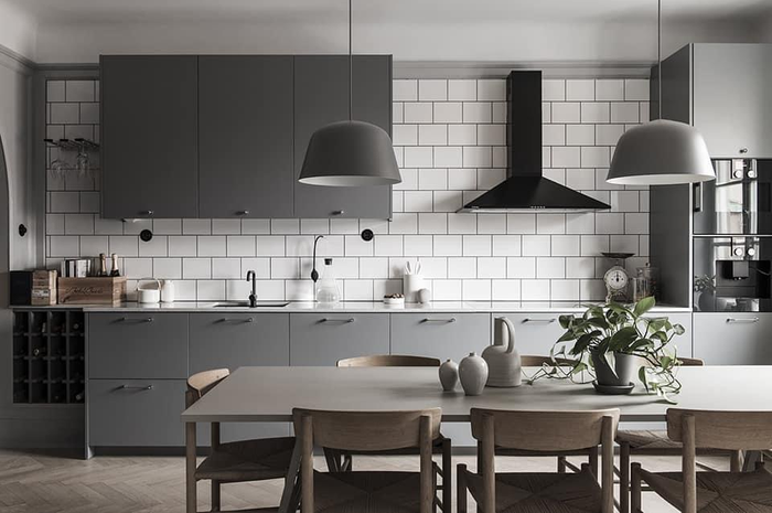 Desain dapur minimalis warna abu-abu tetap terlohat kinclong cukup dengan 6 trik begini. Foto hasilnya sampai dipuji-piuji. 