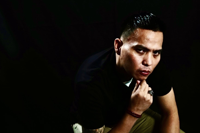 Hard Gumay blak-blakan menyebut ciri-ciri artis inisial R yang diramalkan mengalami kecelakaan hebat di wilayah Jawa. 