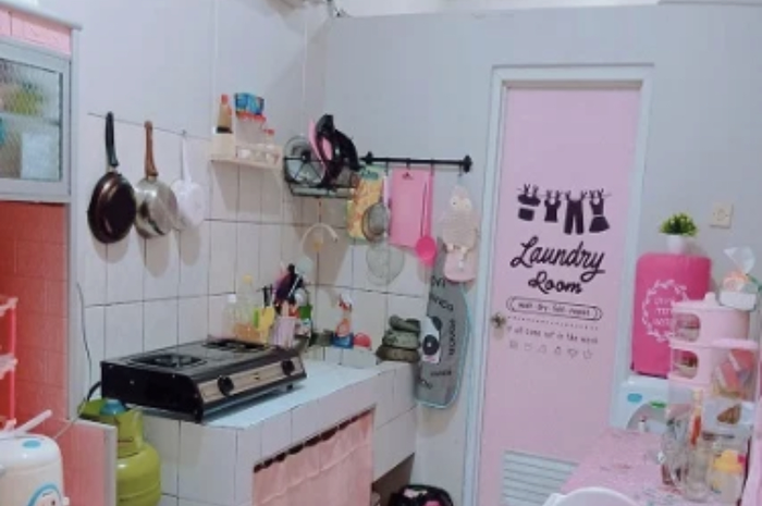 Desain dapur kecil rumah subsidi bikin lahan sempit jadi berkash. Mata Ibu-ibu sampai terbelalak lihat foto aplikasinya seperti begini.