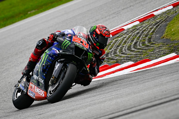 Pembalap Monster Energy Yamaha MotoGP, Fabio Quartararo pilih lakukan ini di MotoGP Valencia 2022 demi buka peluang juara dunia.
