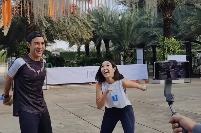 Gisel bikin netizen debat panas soal kamar bekas video 19 detik. Mantan Gading Marten pamer foto lari di Monas.