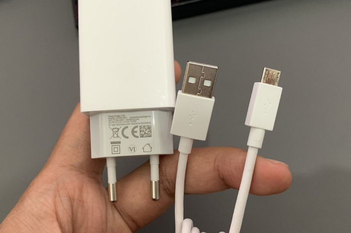 Kabel charger & adaptor 10W OPPO A17