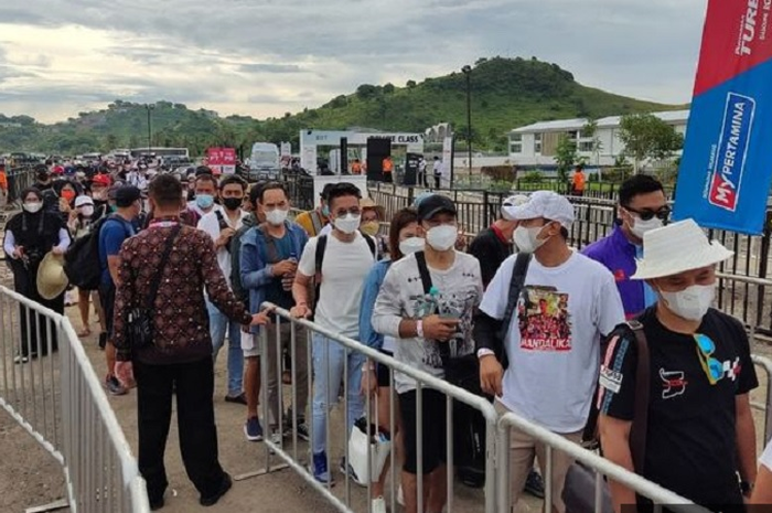 Para penonton balap WSBK Mandalika 2022 harus waspada, kawanan copet mengincar barang berharga.