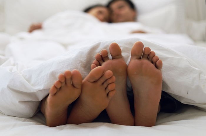 Cara membedakan orgasme palsu yang dilakukan wanita saat hubungan intim.