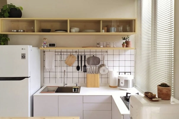 Cukup memakai trik begini, 7 foto aplikasi desain dapur rapi minimalis ukuran 3x2 menjad terasa semakin berbeda. 