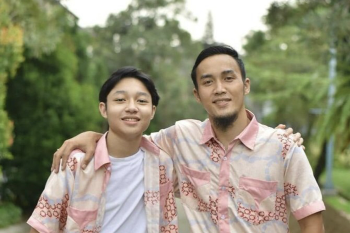 Gunawan Dwi Cahyo suami Okie Agustina mengungkapkan isi hati lewat foto bareng anak tirinya, Kiesha Alavro. 