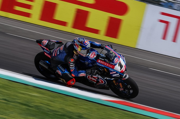Pembalap Yamaha Toprak Razgatlioglu cetak rekor lap time tercepat di Sirkuit Mandalika saat ronde WSBK Mandalika 2022.