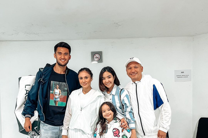 Gisel syok dituding selingkuhi suami orang. Namun, foto momen ibunda Gempi satu frame Gading Marten banjir komentar.
