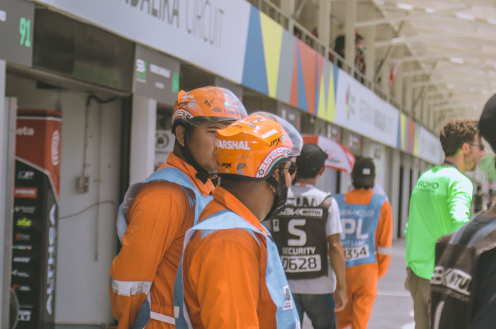 Helm marshal WSBK Indonesia 2022 di sirkuit Mandalika ternyata produk lokal dari JPX.