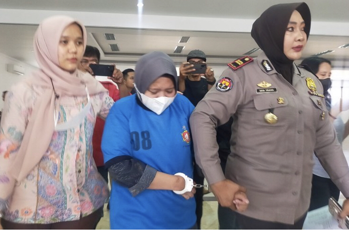 Foto sosok penipu yang membuat ratusan mahasiswa IPB terjerat pinjol beredar. Ketua RT bongkar tabiat ganjil pelaku.