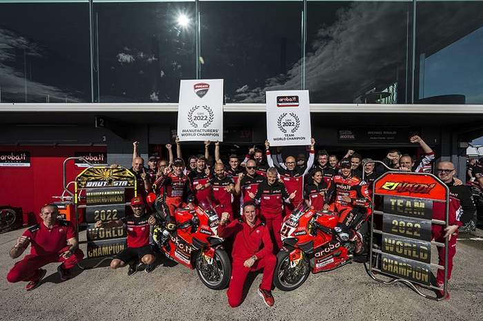 Ducati sabet gelar triple crown di WSBK 2022.