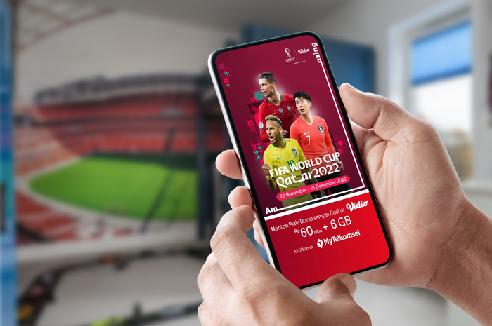 Ilustrasi nonton Piala Dunia 2022 di HP dengan paket internet Telkomsel