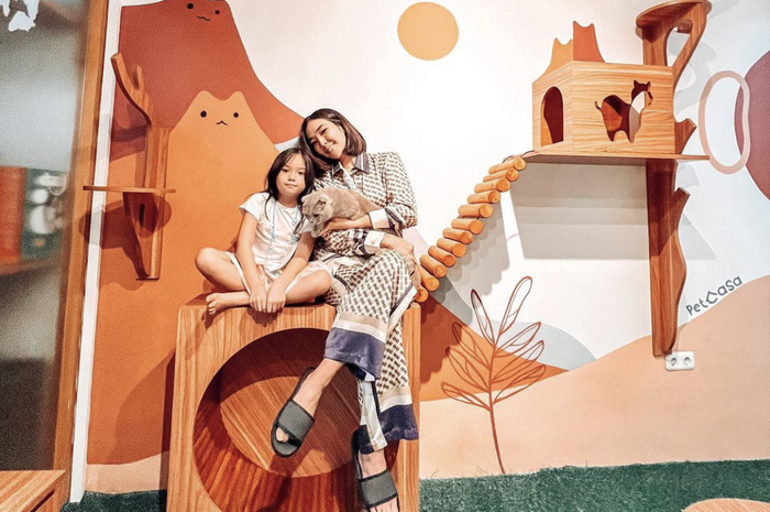 Gisel kerap gonta-ganti foto mesra bareng pacar. Ibunda Gempi merasa bersalah. Respons sang anak jadi sorotan.