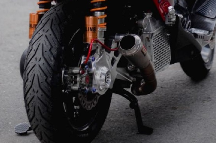 Ukuran maksimal ban belakang Yamaha NMAX buat yang sudah pakai sok belakang aftermarket.