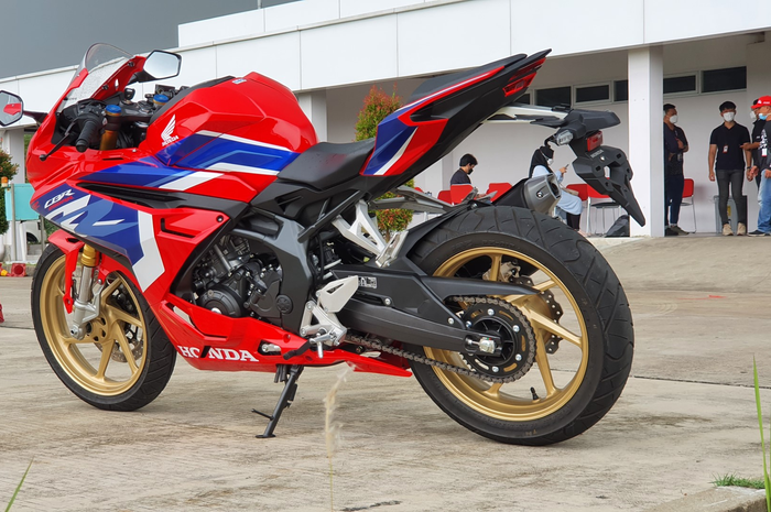 Ilustrasi Honda CBR250RR SP QS 2022. Ternyata ini alasan motor sport fairing tidak ada standar tengah, simak yuk sambil ngabuburit jelang buka puasa!