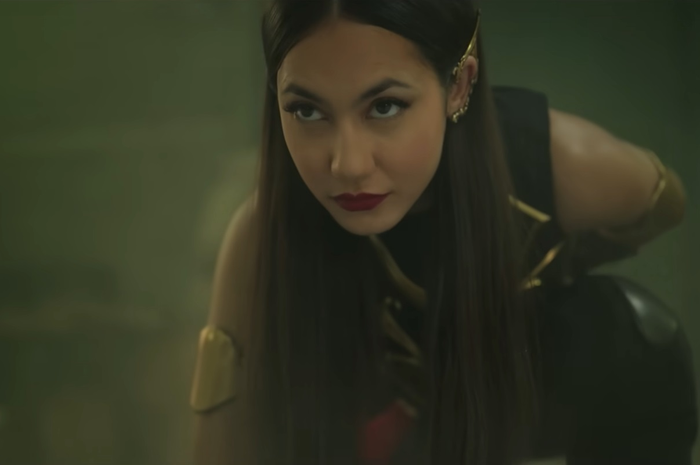 Review film Sri Asih, akting Pevita Pearce patut diacungi jempol.