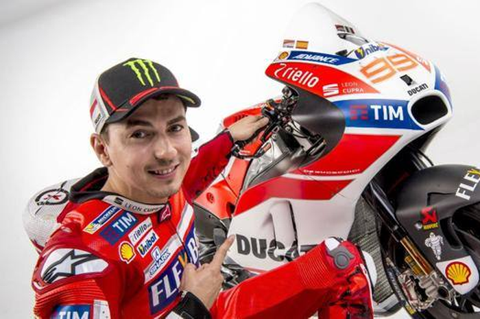 Jorge Lorenzo menimbang punya dua kemungkinan untuk dirinya kembali bersama Ducati. Untuk balapan lagi bukan?