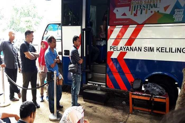 Simak jadwal SIM keliling Jakarta hari ini Rabu 23 November 2022, cek biaya perpanjang SIM terbaru.
