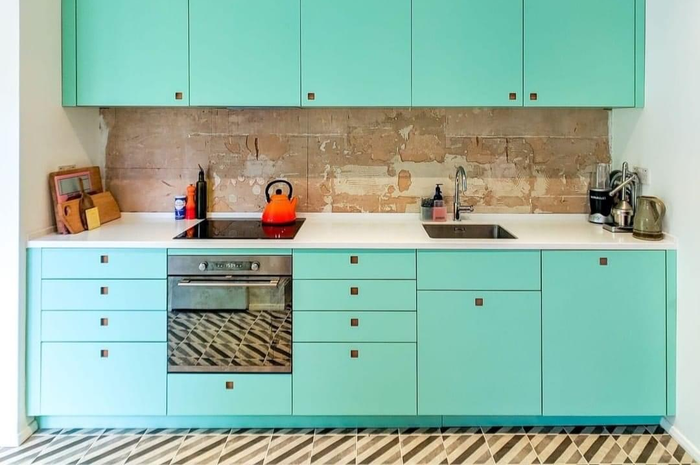 Pemilik rumah sudah nggak penasaran lagi. 7 siasat mujarab lemari dapur beri solusi area masak ukuran sempit. Foto hasilnya disukai.