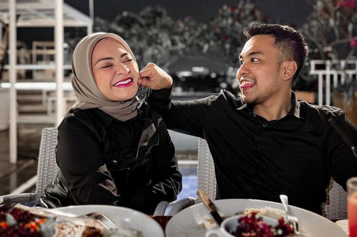 Nathalie Holscher dan Faris