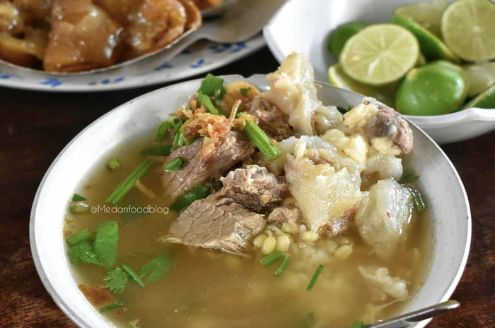 6 tempat wisata kuliner di Solo ini nikmat buat sarapan enak. Warung makan ini populer lewat menu soto. Intip foto khasnya. 