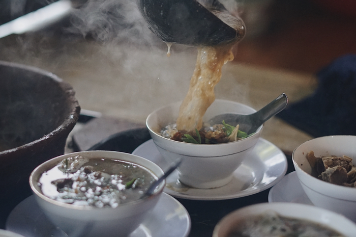 7 foto tempat wisata kuliner di Makassar yang cocok buat makan siang enak. 