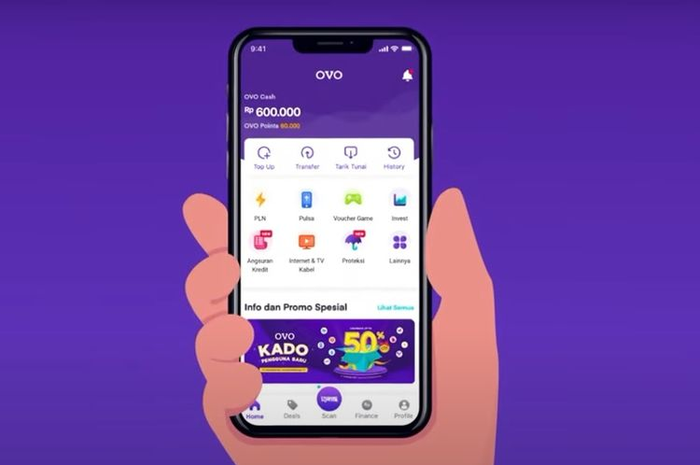 Ilustrasi top-up OVO di smartphone