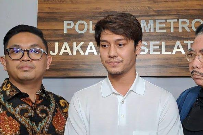 Rizky Billar dikabarkan cari kerja di Jepang karena tak laku lagi jadi artis di Indonesia. 