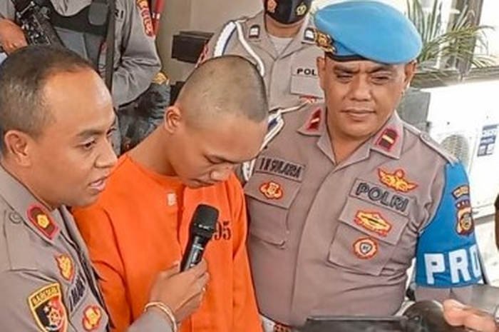 Pelaku curanmor (tengah) nekat melakukan aksinya lantaran punya utang pinjol dan sering diteror debt collector.