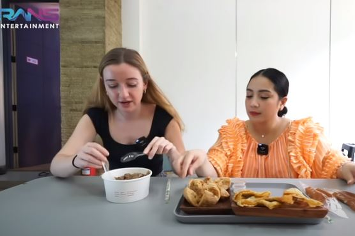 Stacey Ryan diajak jajan sama Nagita Slavina